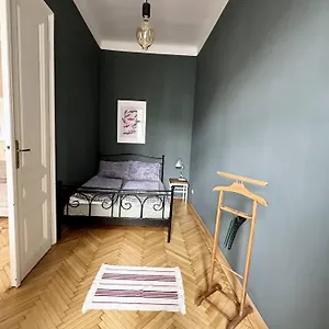 Ruhige & Grosse Altbauwohnung 7min Zum Zentrum Wien